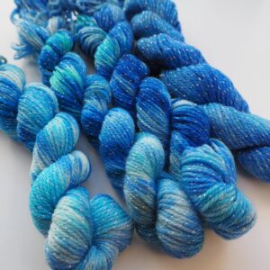 hand dyed gradient min skeins of yarn on a merino lurex base in blue colours