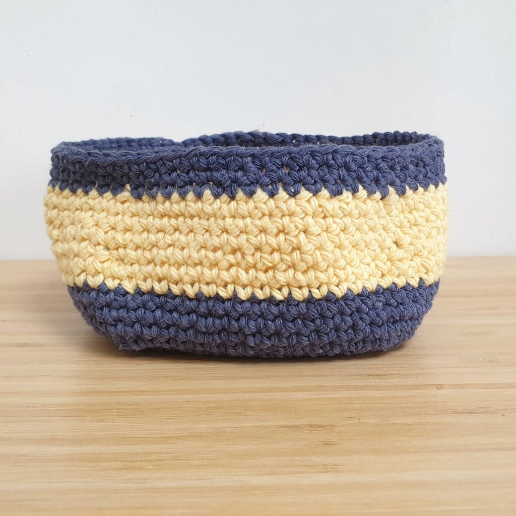 little basket crocheted in yellow and grey cotton